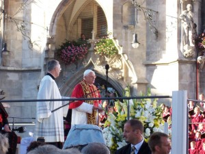 Pope Benedict in Muenchen in 2006 (public domain)