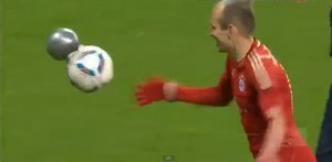 Adidas ball blew out during Bayern Cologne. (Capture: Youtube)