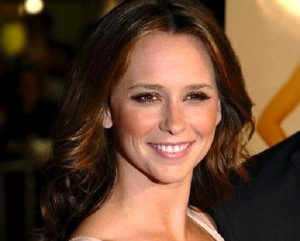 Jennifer Love Hewitt confessed she likes Adam Levine (By lukeford.net via Wikimedia Commons)