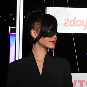 Rihanna shows off new hairdo (By Eva Rinaldi via Wikimedia)