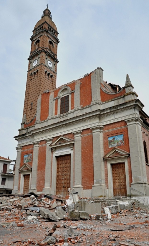 Chiesa di San Paolo - Mirabello - Province of Ferrara in the aftermath of the quake that rocked northern Italy (By Mario Fornasari from Ferrara via Wikimedia Commons)
