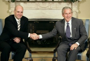 Swedish PM Fredrik Reinfeldt, here posing with GW Bush, splits from his wife Filippa (public domain)