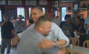 U.S. President Barack Obama lifted off the ground by Scott van Duzer, a pizza shop owner from Florida (Capture: Youtube/AP)
