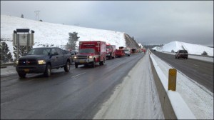 Rescue services arrive at the crash site of a tour bus on the snow and ice-covered Interstate 84 in Oregon. Photo:komonews.com