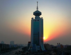 Chinese skyscraper troubled by neighboring tomb (public domain)