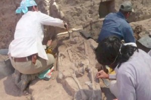 Archaeologists at Sonora cemetery near discovered 25 skeleton featuring skull deformation and dental mutilation (pic:aol.co.uk)