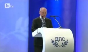 Head of Turkish minority in Bulgaria Ahmed Dogan, holding speech before incident (Capture:Youtube)