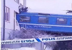Cleaning woman steals train of Arriva operator and slammed it into building near Stockholm. (video capture)
