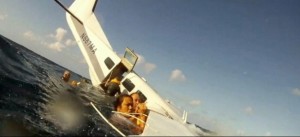 Water impact of Hawaii Cessna plane was caught on camera (Youtube capture)