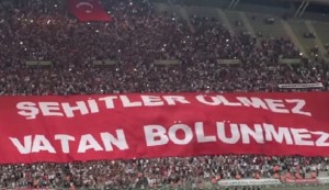 Turkish fans (pic:101greatgoals.com)