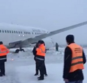 Blue Air B737 plane ran out of runway at Cluj airport (capture: facebook)