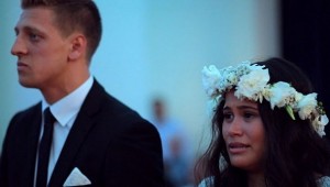 Bride and groom surprised by haka at own wedding (capture: youtube)