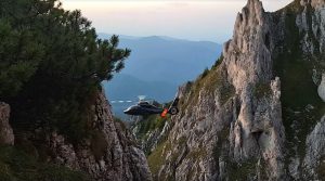 Brave pilot Apavaloaie flying away to safety (pic: Facebook/SalvamontRomania)