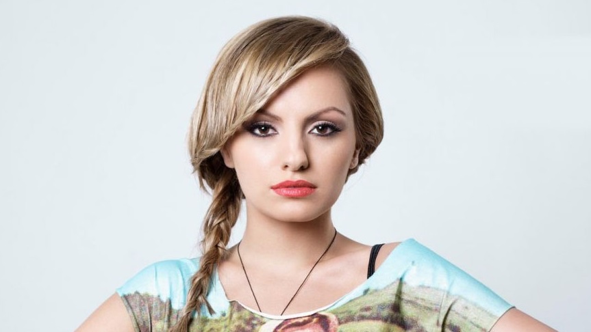 Alexandra Stan : Verprügelt! Alexandra Stan schwer verletzt | Promiflash.de : Her career began in 2009 when native music producers marcel prodan and andrei nemirschi heard her singing at a karaoke bar and proposed her a contract with their own management, maan studio.