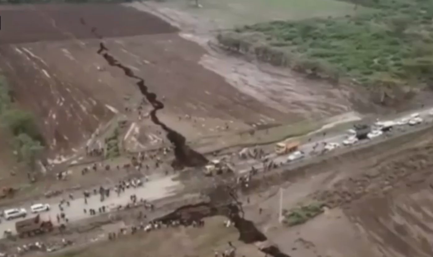 VIDEO. Huge earth crack opens in Kenya